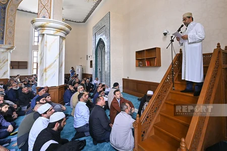 Nərimanovdakı “Cümə” məscidində təmirdən sonra ilk Cümə namazı qılınıb