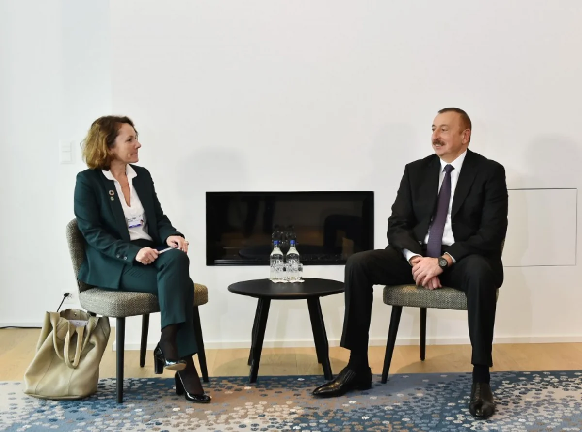 Prezident İlham Əliyev Davosda “SUEZ GROUP”un baş icraçı vitse-prezidenti ilə görüşüb