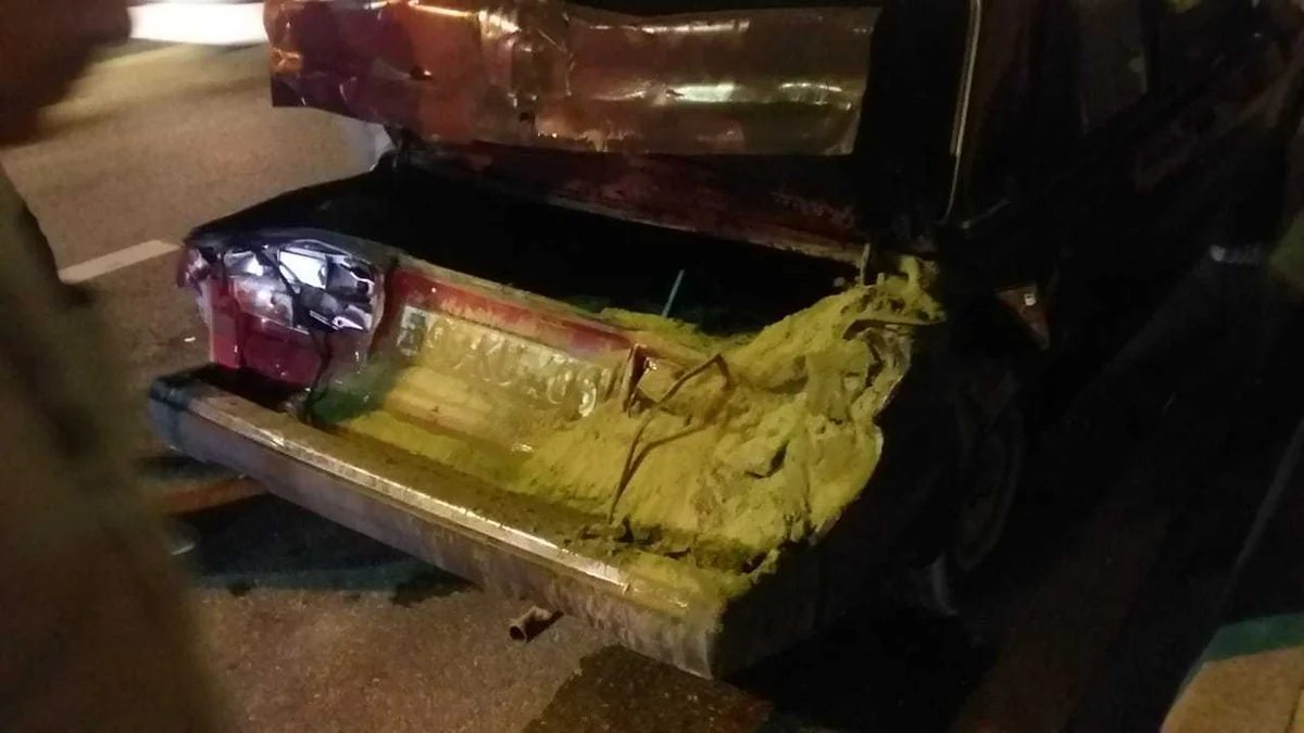 Bakıda “KamAZ” minik avtomobilinə çırpılıb