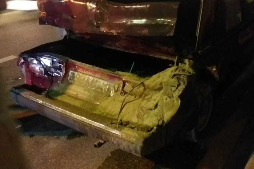 Bakıda “KamAZ” minik avtomobilinə çırpılıb