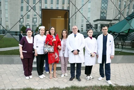 Лейла Алиева навестила детей, получающих лечение в Детской клинике Национального центра онкологии