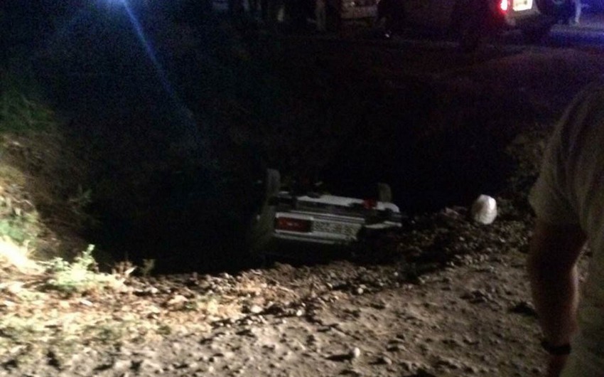Sabirabadda avtomobil su kanalına düşüb, sürücü ölüb - FOTO