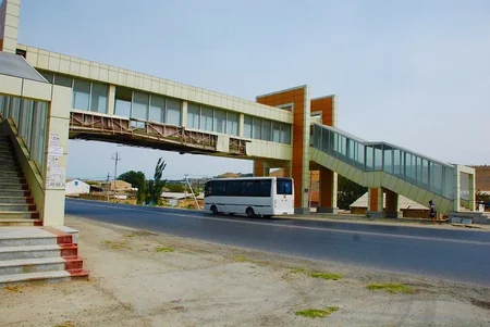Xocahəsəndə dağılmış yerüstü piyada keçidi bərpa edilib