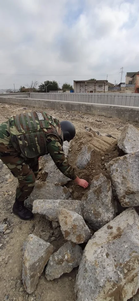 Bakının mərkəzində qumbara tapılıb