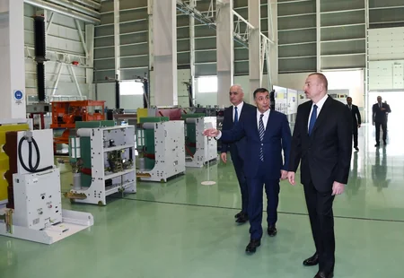 İlham Əliyev Bakıda yüksəkgərginlikli avadanlıqlar zavodunun açılışında iştirak edib - YENİLƏNİB