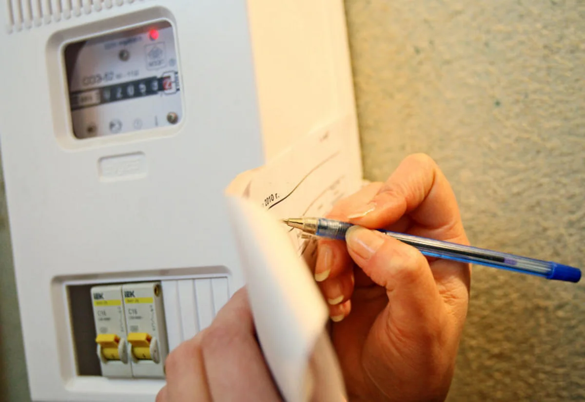 Azərbaycanda işıqpulu borcu olan vəzifəli şəxsin evinə elektrik enerjisinin verilməsi dayandırılıb - FOTO