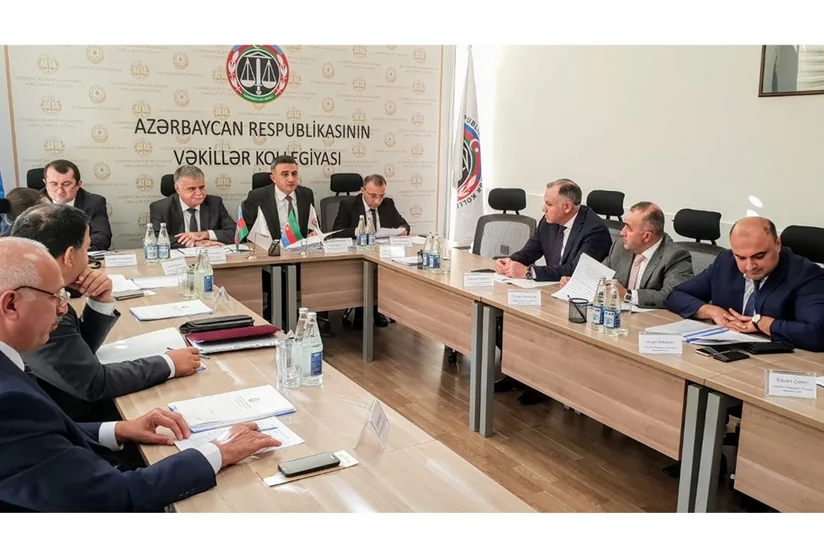 Azərbaycanda iki vəkilin fəaliyyəti müvəqqəti olaraq dayandırılıb, bir vəkilə töhmət verilib