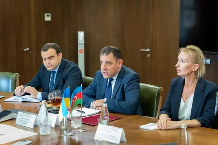 Azerbaijan's ambassador meets with Ukraine’s healthcare minister