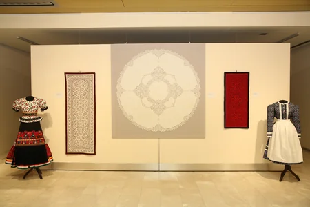 Bakıda “Türk xalqlarının geyim və zərgərlik mədəniyyəti” sərgisi açılıb