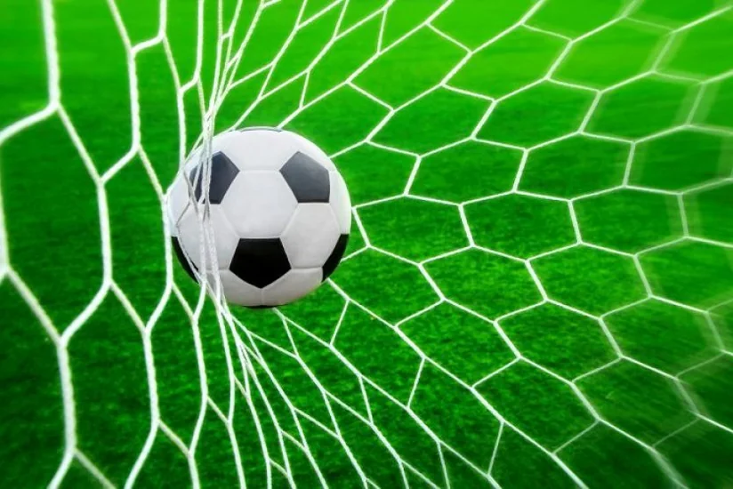 Kiprin futbol çempionatı hakimə sui-qəsd cəhdinə görə dayandırılıb