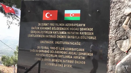 İzmirdə Xocalı faciəsinin qurbanları yad edilib - FOTO