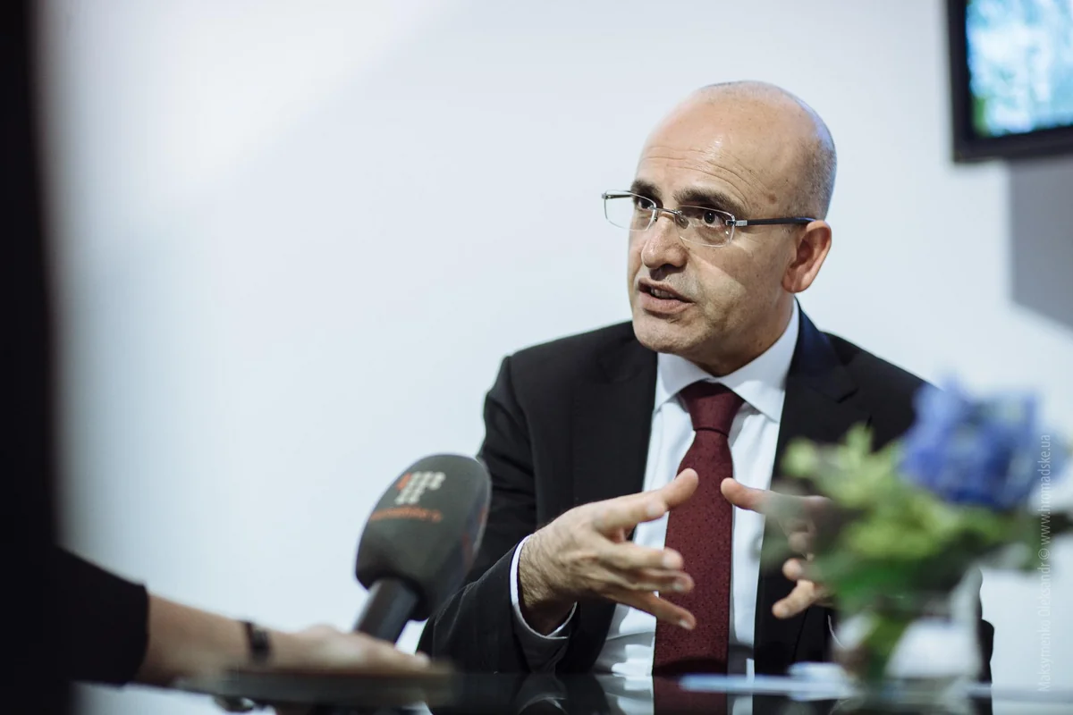Turkish Finance Minister: Authorities do not set targets for lira to dollar exchange rate