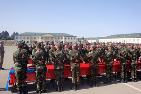 Müdafiə Nazirliyinin hərbi hissələrində andiçmə mərasimi keçirilib