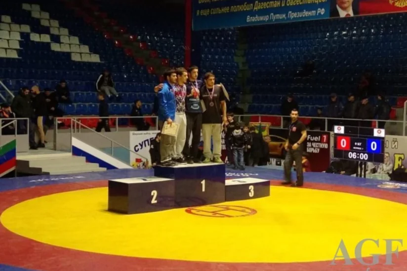 Azərbaycan güləşçiləri “Continental Cup” turnirində iki medal qazanıblar
