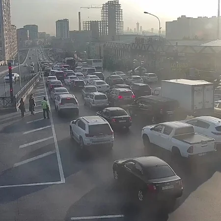 Bakının bir sıra yollarında nəqliyyat vasitələrinin hərəkəti çətinləşib