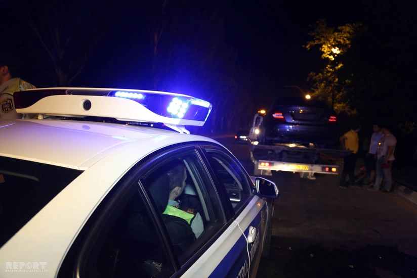 В Баку высокая скорость стала причиной аварии, есть раненые - ВИДЕО