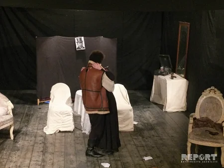 Tbilisidəki Azərbaycan Dövlət Dram Teatrında A.Çexovun “Ayı” əsəri tamaşaya qoyulub - FOTO