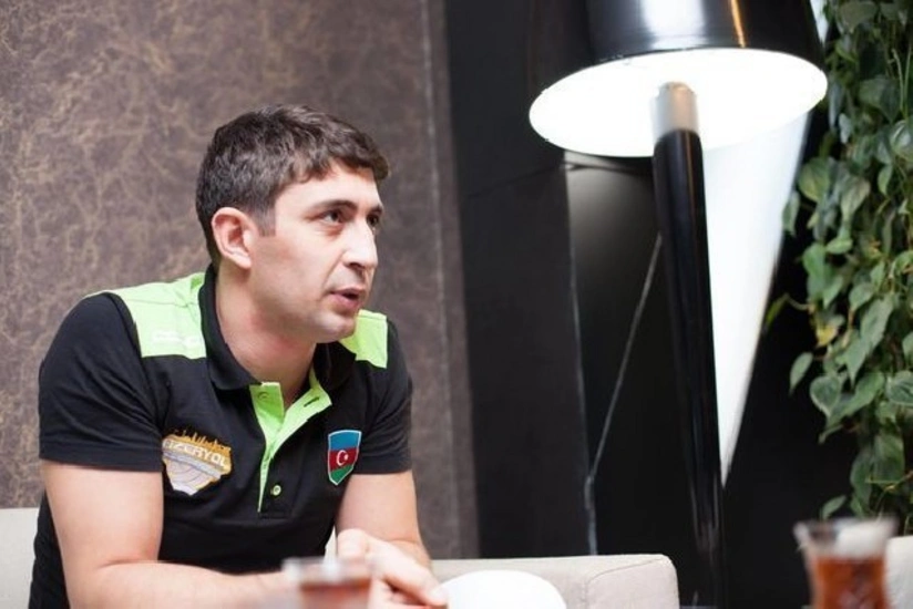 Azərbaycanlı baş məşqçinin İndoneziyadan dönüşü dörd aya gerçəkləşdi