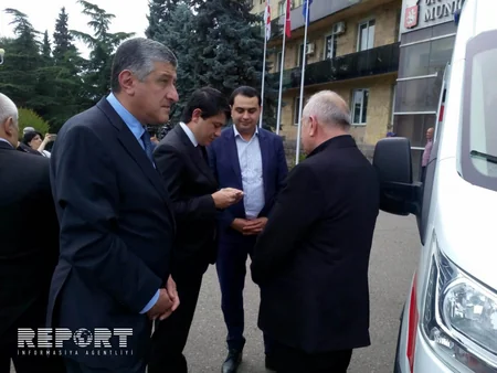 Heydər Əliyev Fondu Gürcüstanda azərbaycanlıların yaşadığı rayona iki təcili yardım maşını hədiyyə edib - FOTO