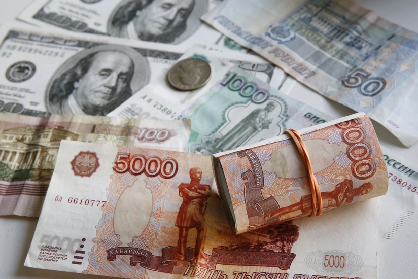 Доллар поднялся выше 68 руб., евро - выше 72 руб. впервые с 11 мая