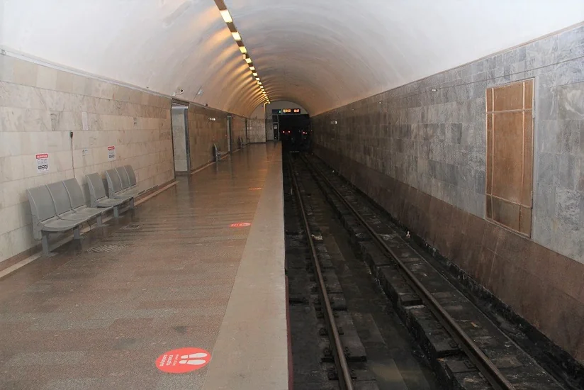 Metronun iki stansiyasını birləşdirən yol təmirə bağlanıb