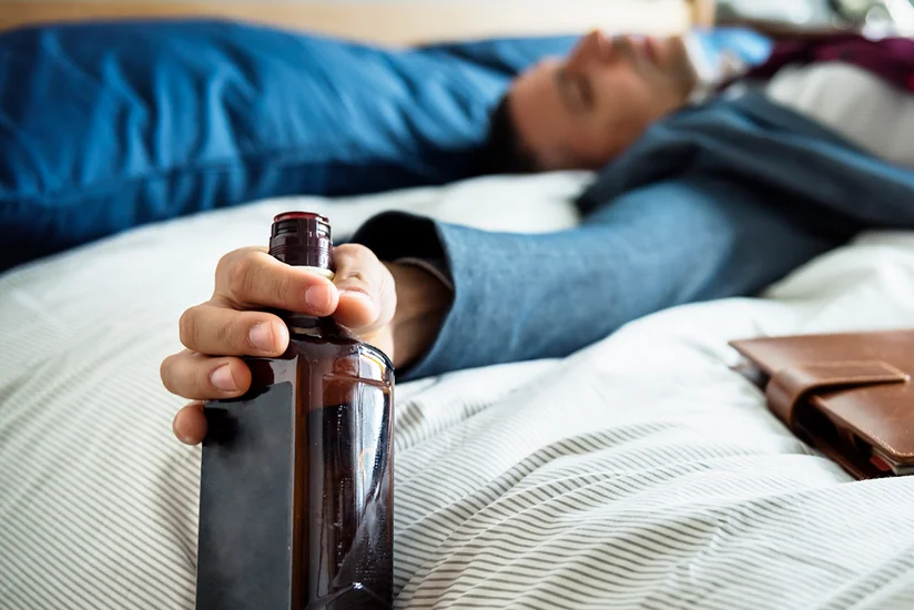 Число жертв отравления алкоголем в Армении достигло 17