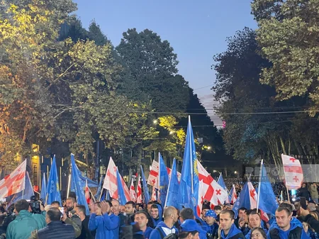 Gürcüstanın hakim partiyası Tbilisidə yekun seçki mitinqini keçirib