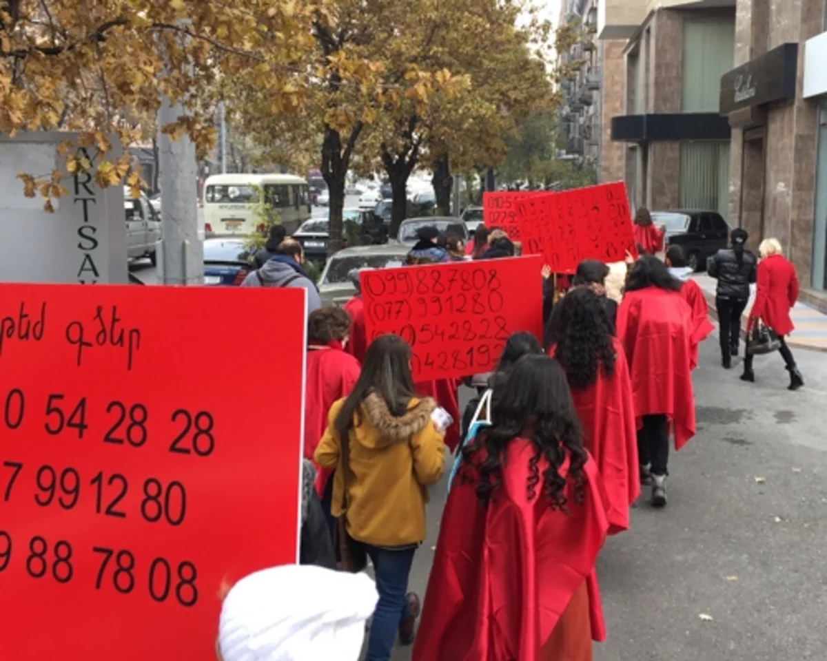 ​Ermənistanda qadınlar etiraz aksiyası keçirib