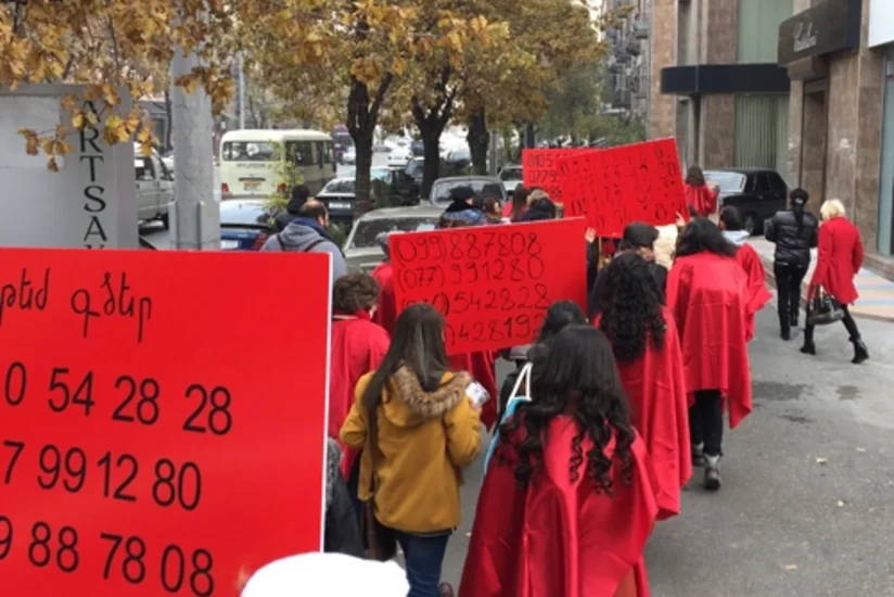 ​Ermənistanda qadınlar etiraz aksiyası keçirib