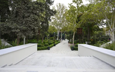 Prezident “Xaqani” bağında və ətraf ərazilərdə aparılmış abadlıq və yenidənqurma işlərindən sonra yaradılan şəraitlə tanış olub - YENİLƏNİB