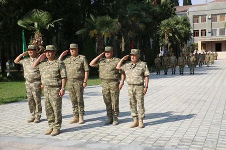 Azərbaycanın müdafiə naziri cəbhə xəttinə gedib