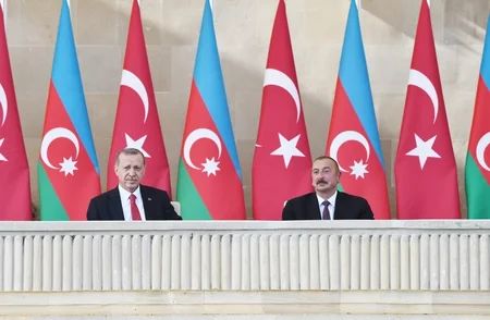 Bakının işğaldan azad edilməsinin 100 illiyinə həsr olunan parad başa çatıb - YENİLƏNİB-4