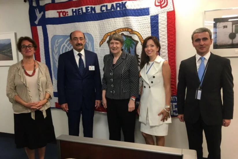 Əbülfəs Qarayev BMT İnkişaf Proqramının rəhbəri ilə görüşüb