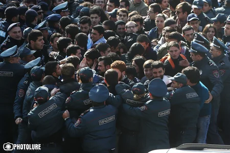 Clash breaks out between police and protesting students in Armenia - UPDATED