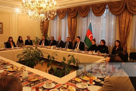 Azərbaycan səfiri Gürcüstanda fəaliyyət göstərən iş adamları ilə görüşüb