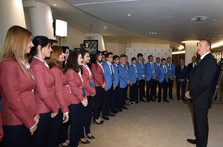 Prezident İlham Əliyev Bakı Şahmat Olimpiadasında mübarizə aparan Azərbaycan idmançıları ilə görüşüb