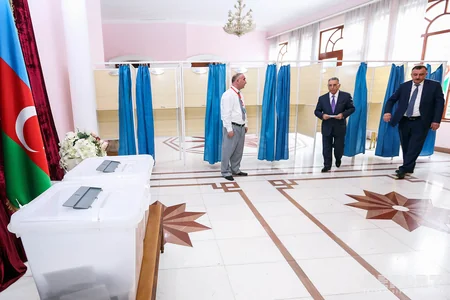 Akademik Ramiz Mehdiyev səs verib