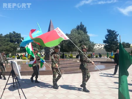 MDB ölkələrinin səfirləri Bakıda hərbi şərəf Memorialına gül çələngi qoyub