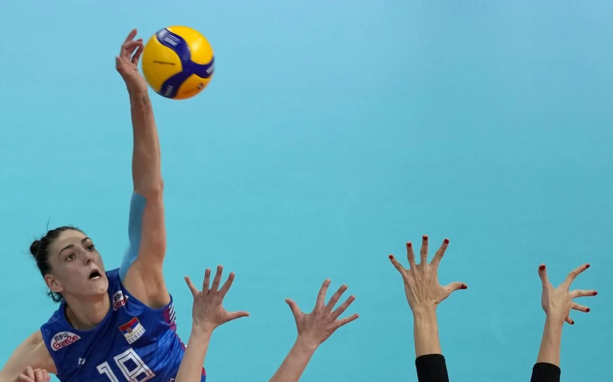 Qadın voleybolçular arasında Avropa çempionatının finalçıları məlum olub