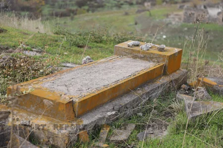 Qubadlıda erməni vandaliziminə məruz qalan qəbiristanlıq - FOTOREPORTAJ