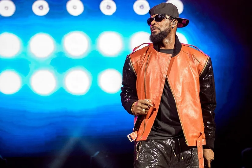 Певца R Kelly обвинили в домогательствах