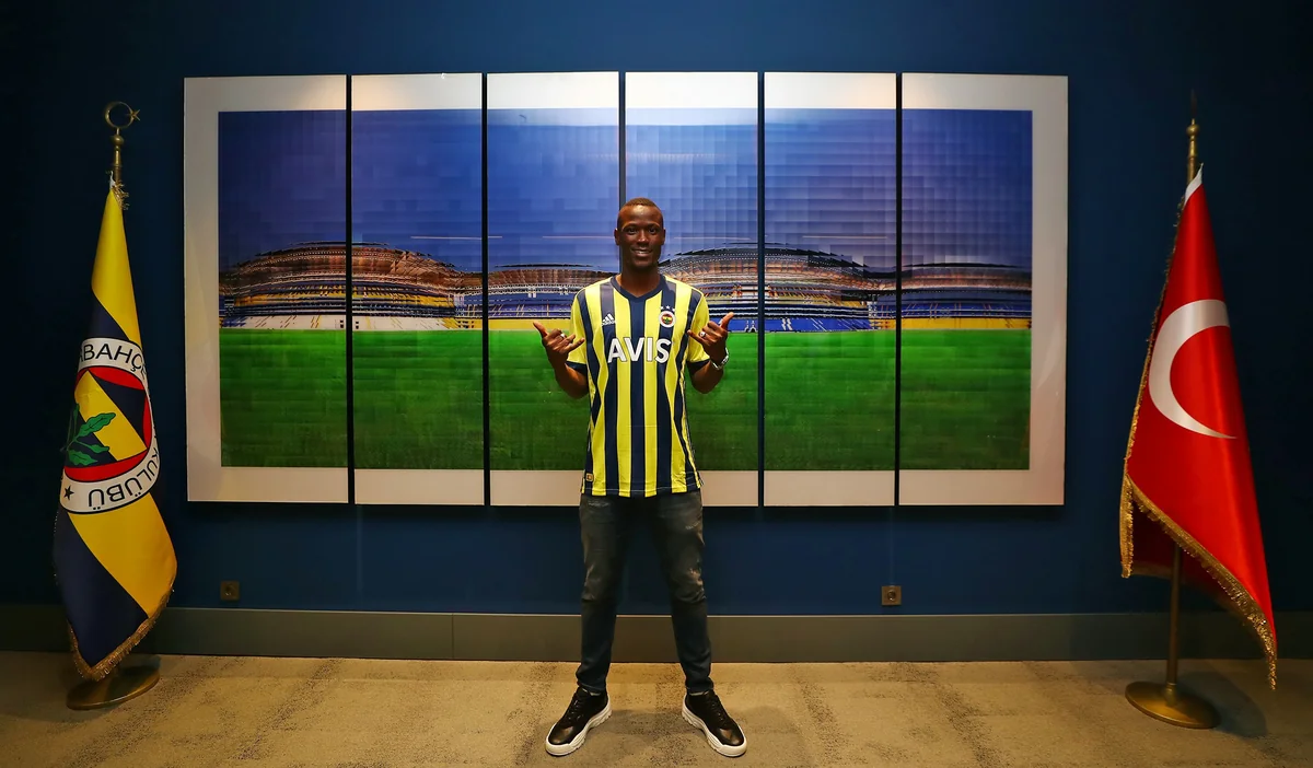 Yuventusun sabiq hücumçusu Fənərbağçaya keçdi
