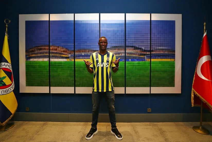 Yuventusun sabiq hücumçusu Fənərbağçaya keçdi