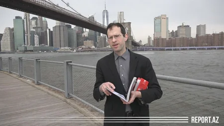 Young American learns Azerbaijani language