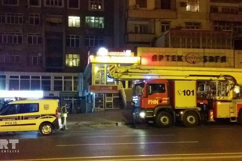 В Баку в многоэтажном здании произошёл пожар - ФОТО