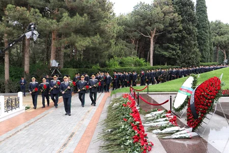 Baş Prokurorluğun rəhbərliyi Ulu Öndərin xatirəsini yad edib