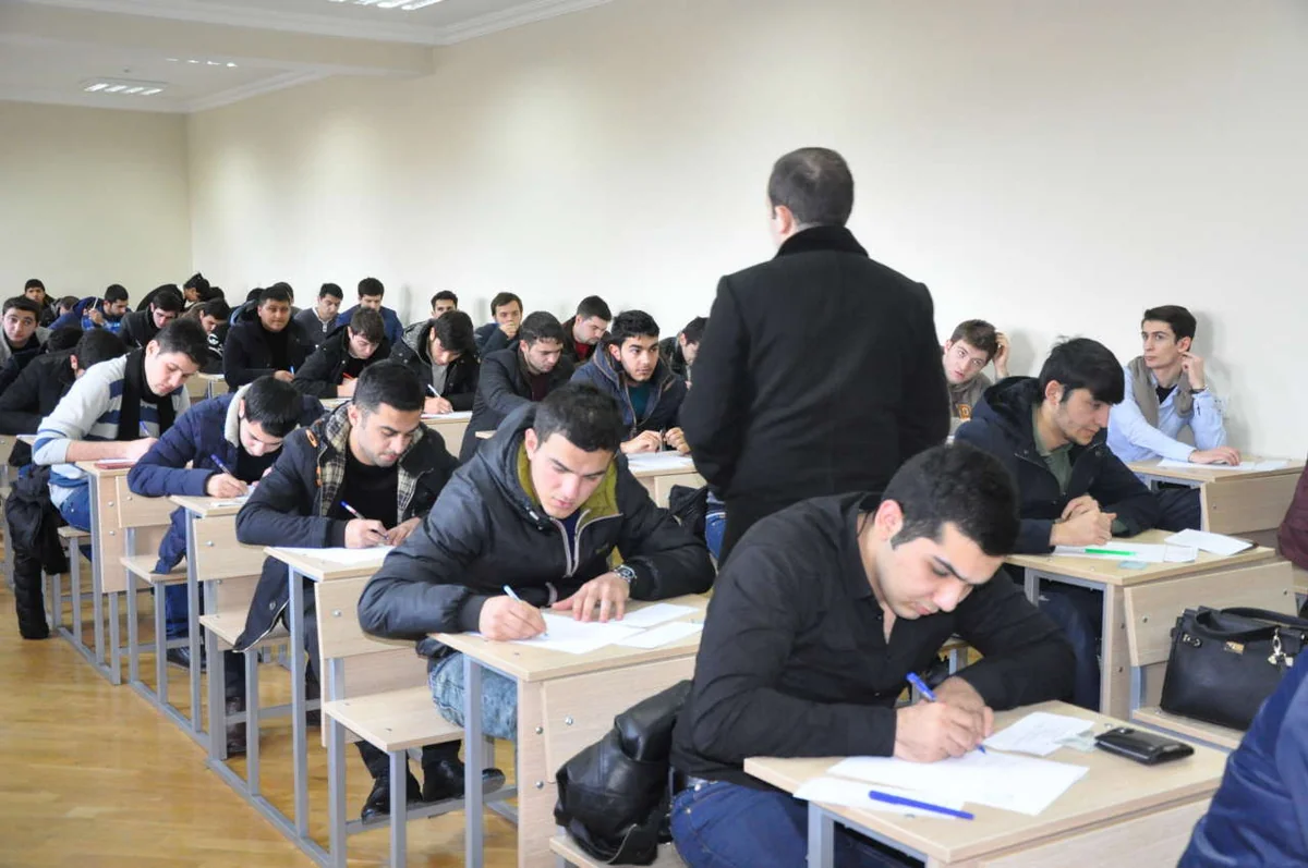 Bakıda tələbə dərs vaxtı bıçaqlanıb - FOTO