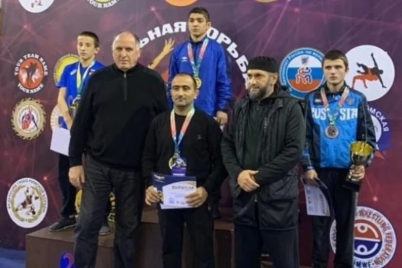Sərbəst güləşçilər Dağıstandan bir dəst medalla qayıdır