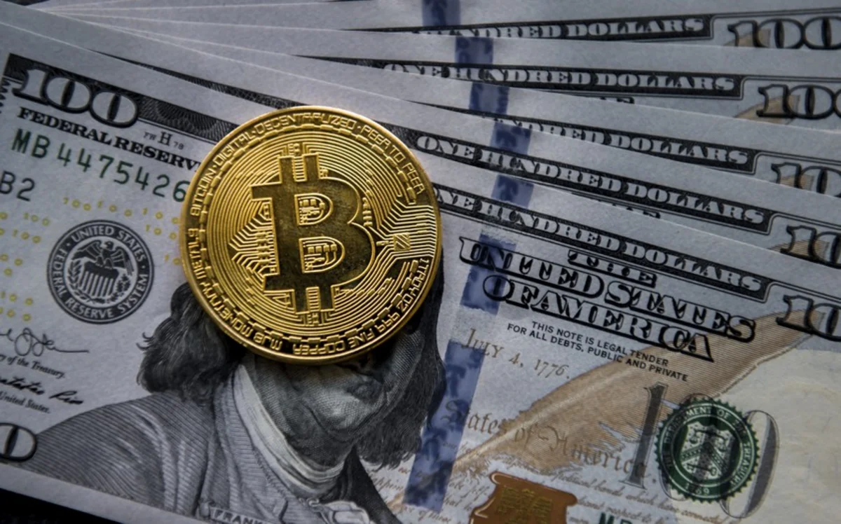 Биткоин ускорил падение до 11%