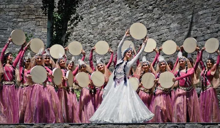İngilis-ispan dilli jurnalın “Azərbaycan Odlar Yurdu” başlıqlı xüsusi buraxılışı dərc olunub